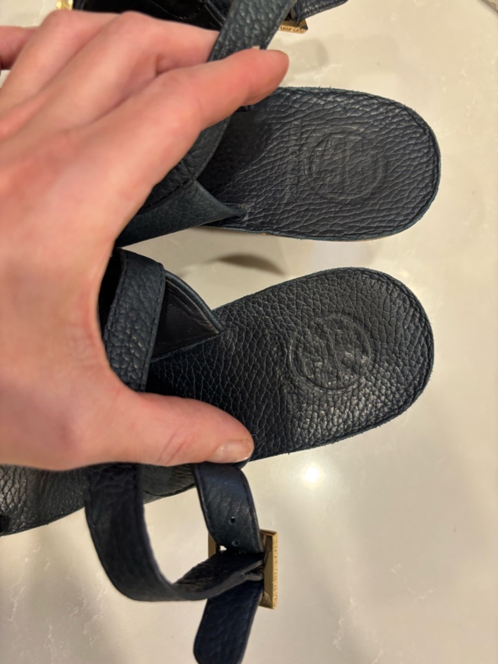 Tory Burch Navy Leather Wedge Sandals Gold Logo Size 8 - Picture 8 of 11